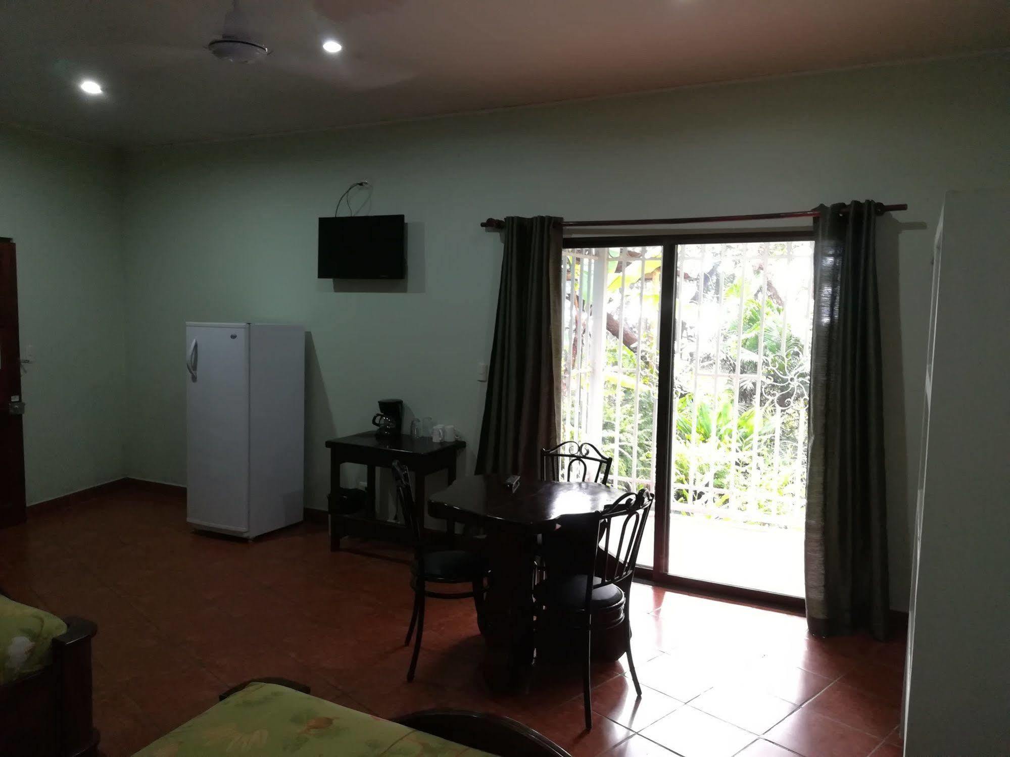 Oceanfront Hotel Verde Mar Direct Access To The Beach มานูเอล อันโตนิโอ ภายนอก รูปภาพ